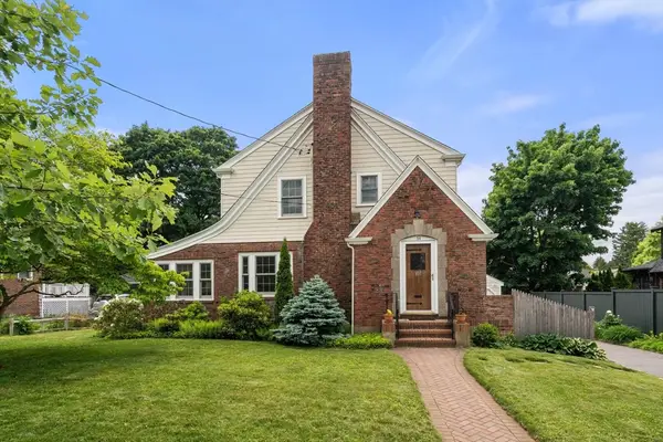 34 Pleasant St, Newton, MA 02465