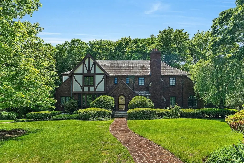 518 Newton St, Chestnut Hill, MA 02467 - #1