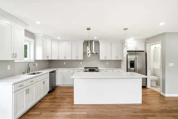 17 Crosby St #A, Webster, MA 01570