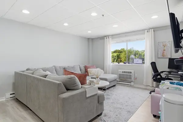 64 Foster St #305, Peabody, MA 01960