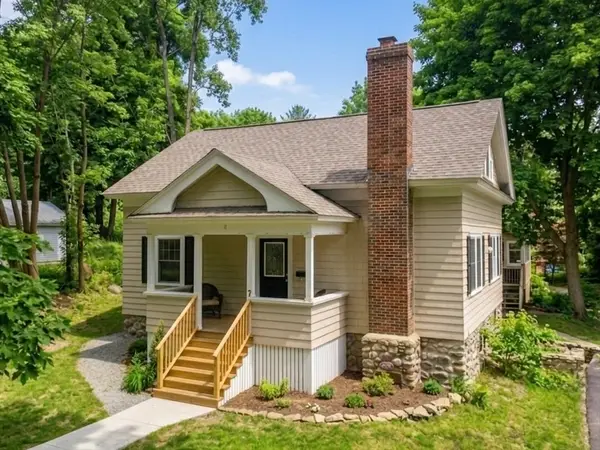 7 Albemarle St, Worcester, MA 01605