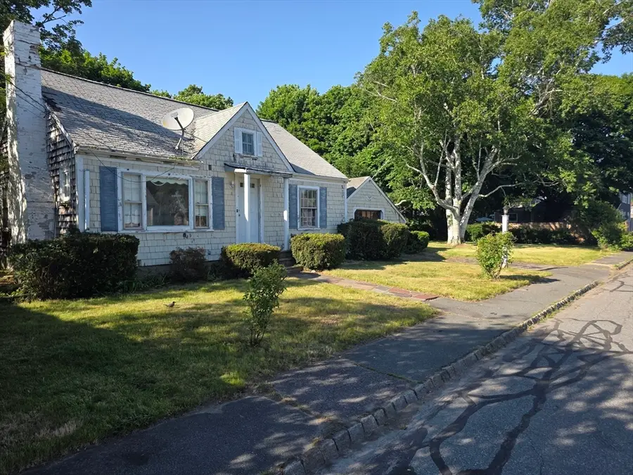 54 Oxford St, Fairhaven, MA 02719 - #3