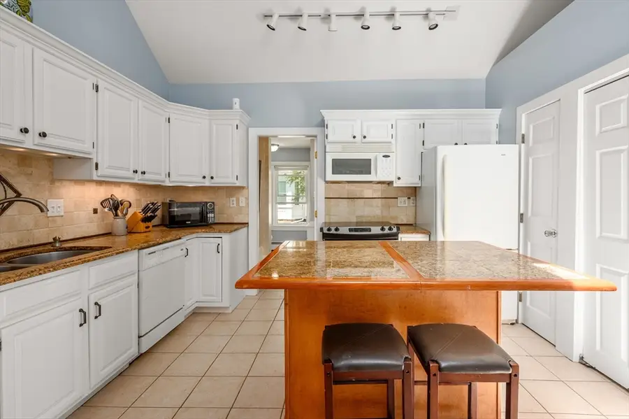 11 Blake St, Westborough, MA 01581 - #3