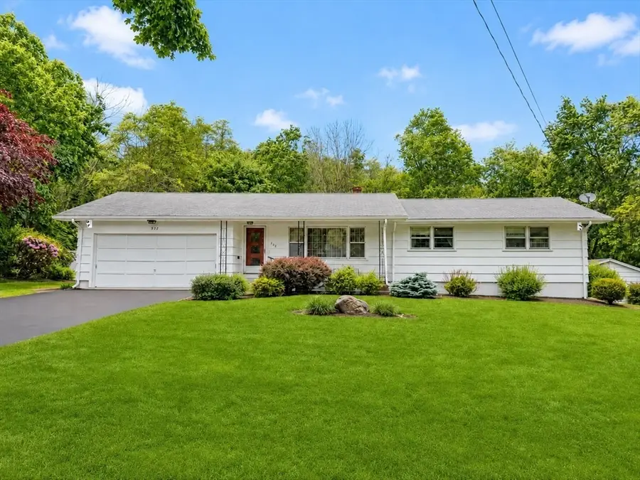 822 Whitman St, Hanson, MA 02341 - #2