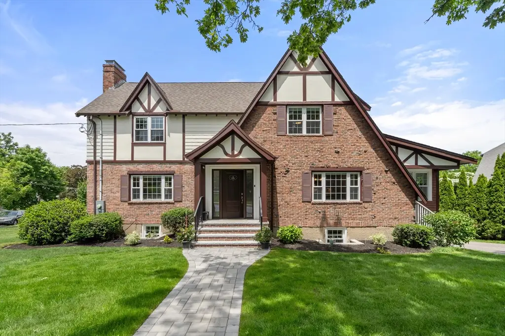 4 Madison St, Belmont, MA 02478 - #1