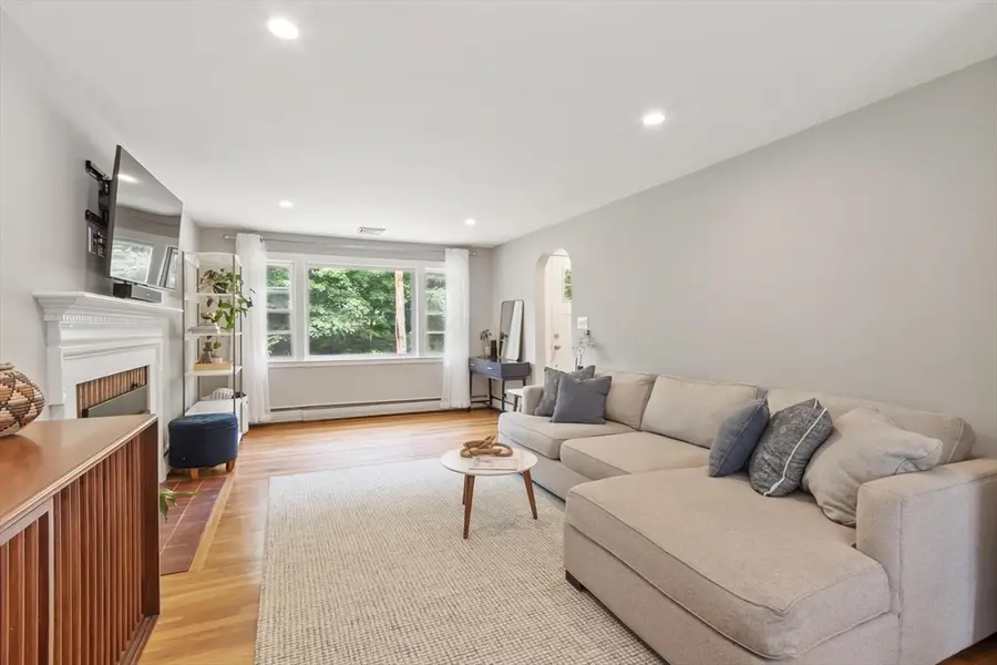 517 Pearl St, Reading, MA 01867 - #3