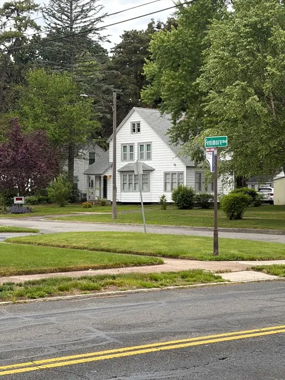 16 Fenimore Blvd, Springfield, MA 01108
