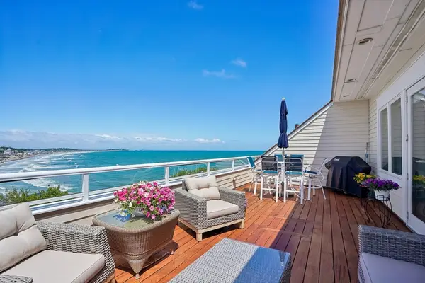 1 Longbeach Ave #201, Hull, MA 02045