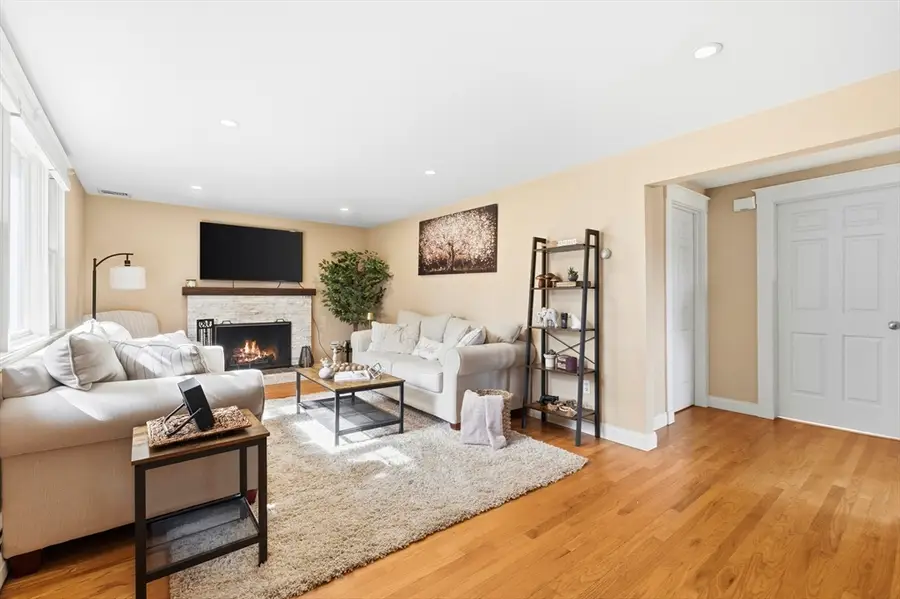 34 Washington Ave, Burlington, MA 01803 - #3