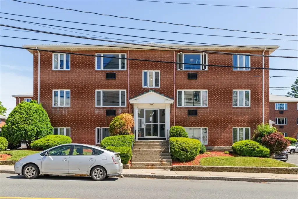 121 Warren St #4, Watertown, MA 02472 - #1