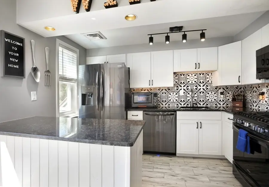 26 School St #7, Hull, MA 02045 - #3