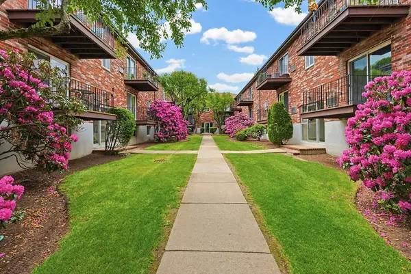 21 Westgate Rd #4, Boston, MA 02467