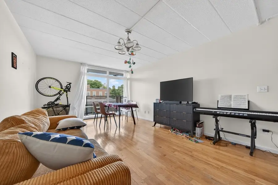 345 Harvard St #4A, Cambridge, MA 02138 - #3