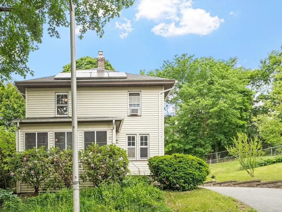 11 Wakefield St, Worcester, MA 01605 - #3