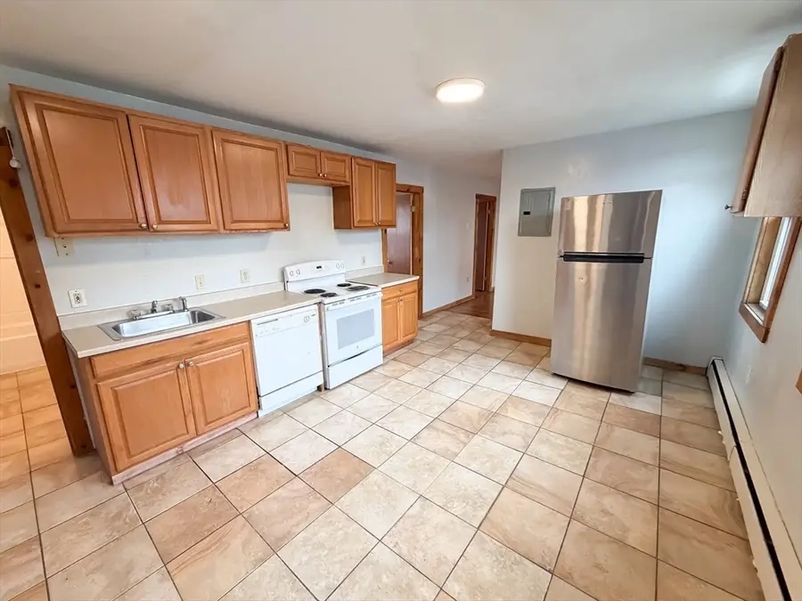 127 Austin St, Worcester, MA 01609 - #3