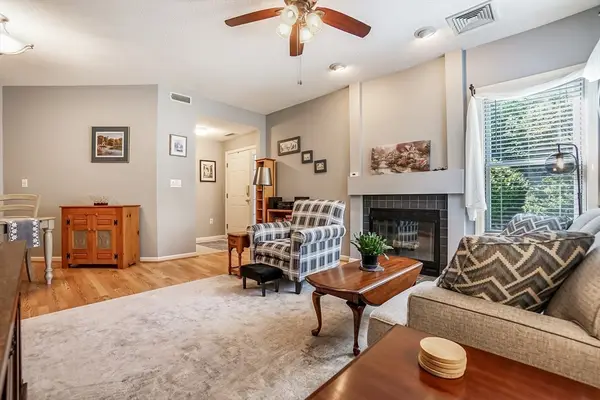 32 Hammond Pl #32, Woburn, MA 01801