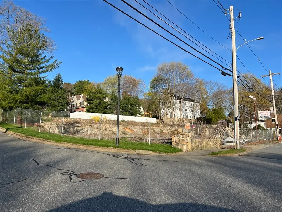 922 Lynnfield St, Lynnfield, MA 01940 - #2