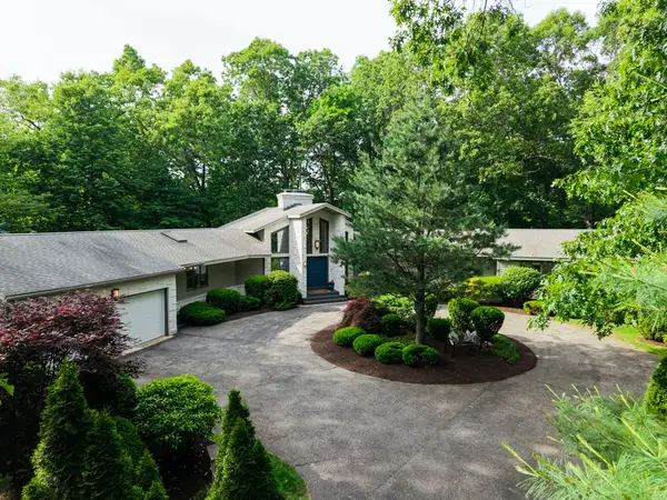 550 Wolf Swamp, Longmeadow, MA 01106