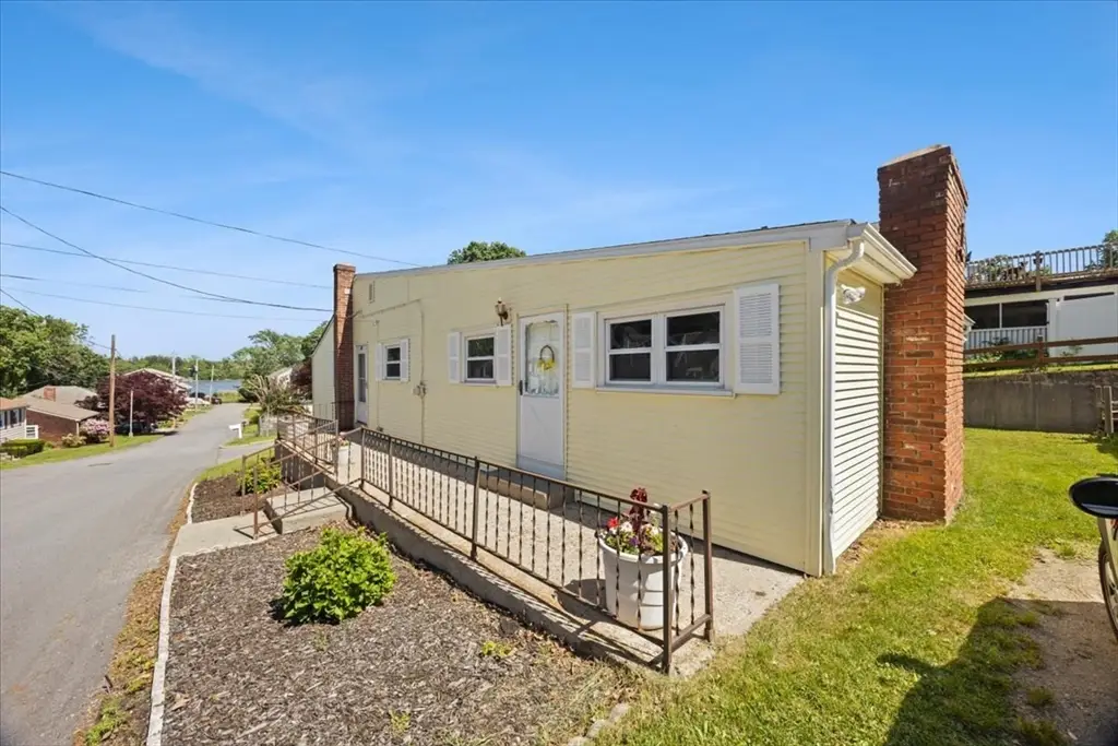 10 Lincoln Ave, Warren, RI 02885 - #1