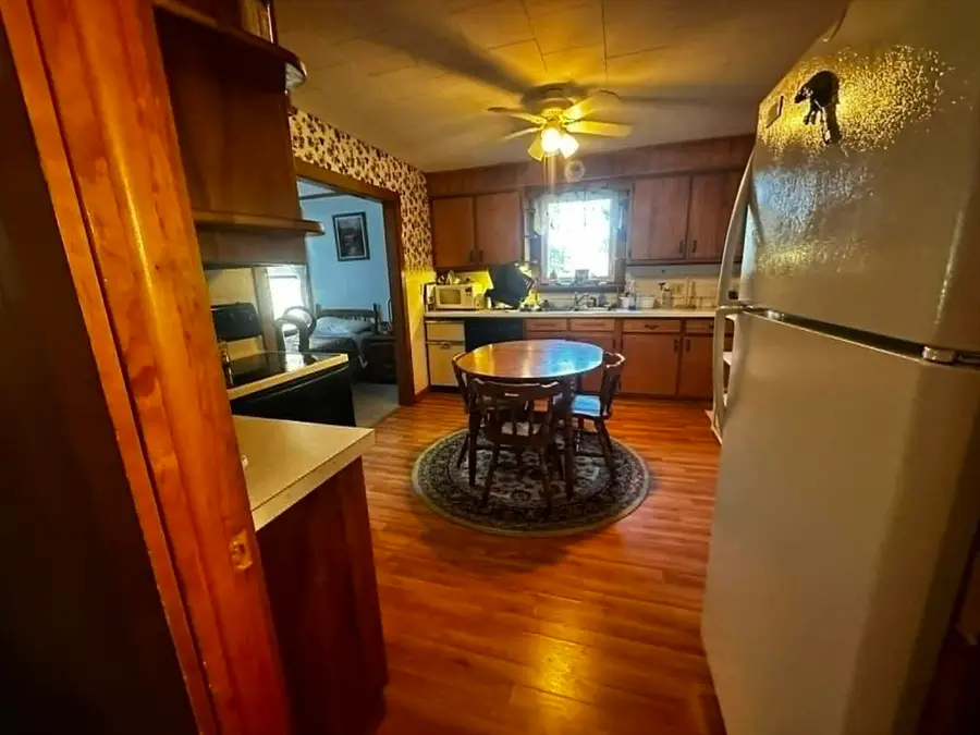 9 Spring St, Turners Falls, MA 01376 - #3