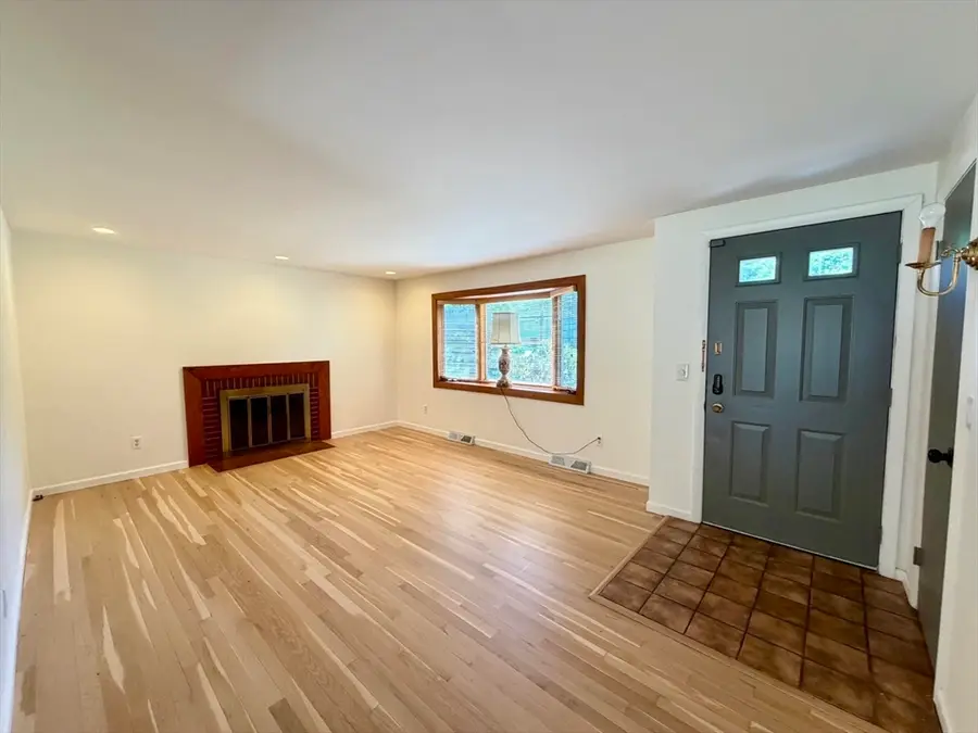 142 Yarmouth St, Longmeadow, MA 01106 - #3