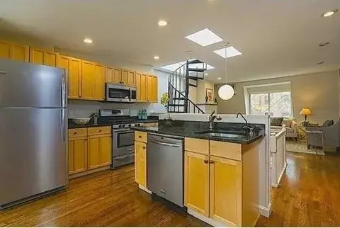 24 Lawrence St #2, Boston, MA 02116 - #3