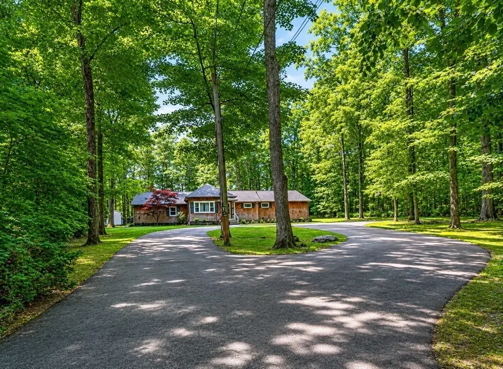 33 Lincoln St, Medway, MA 02053 - #1