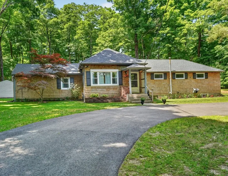 33 Lincoln St, Medway, MA 02053 - #2