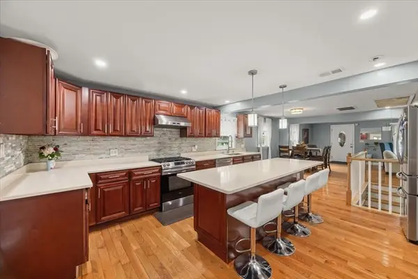 33 Prince St, Brockton, MA 02302