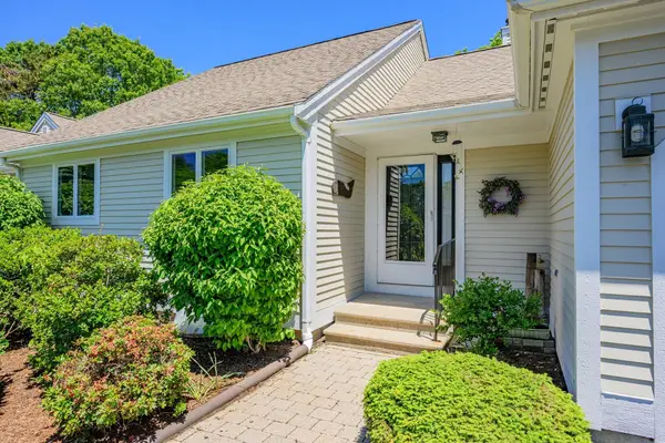 1 Sandview Ter #1, Mashpee, MA 02649