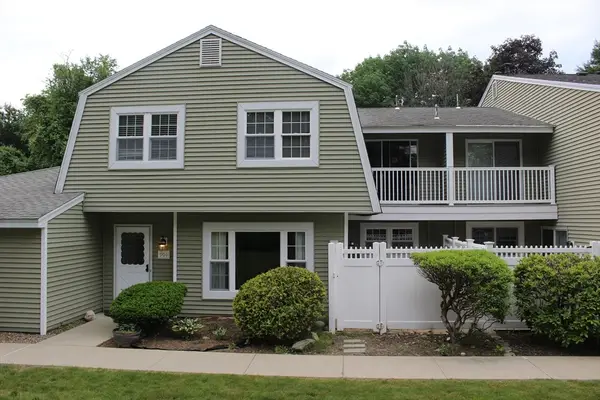 904 Edgebrook Drive #904, Boylston, MA 01505
