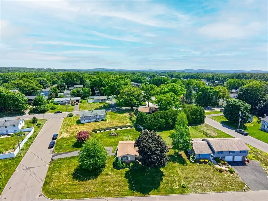 19 Moreau Ct, Chicopee, MA 01020 - #2