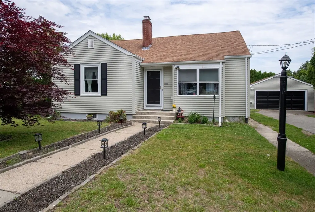 27 Suffolk Ave, Dartmouth, MA 02747 - #1
