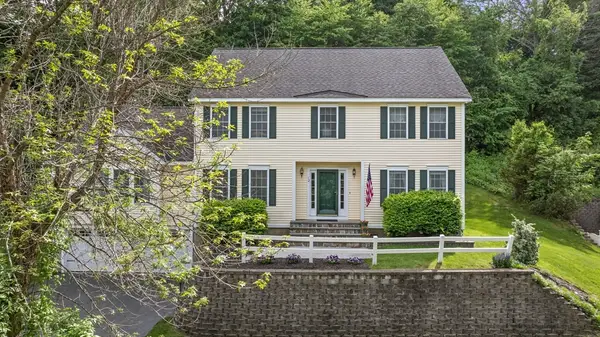 12 Olde Taverne Lane, Amesbury, MA 01913