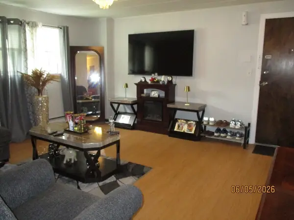 22 Nelson Dr #E1, Randolph, MA 02368