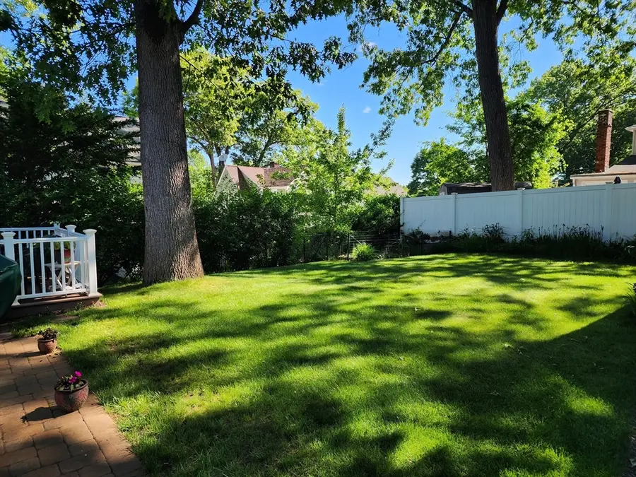 235 Chalmers St, Springfield, MA 01118 - #3