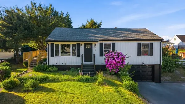 9 San Juan Dr, Bristol, RI 02809