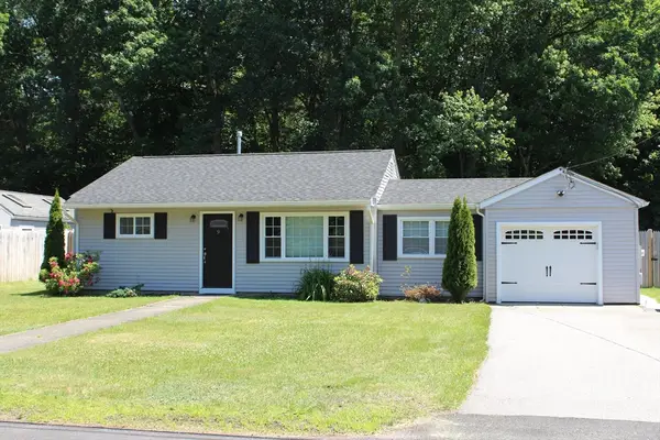 9 Douglas Circle, Smithfield, RI 02828
