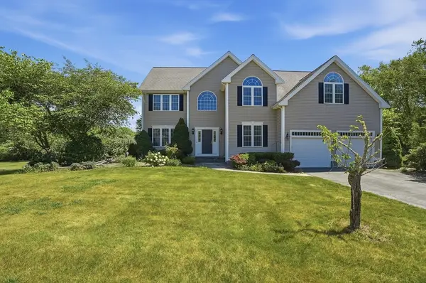 4 Wagon Trail, Lakeville, MA 02347