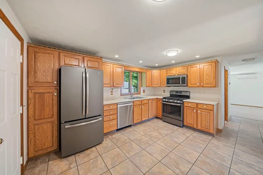 30 Fieldcrest Drive, Bridgewater, MA 02324 - #3