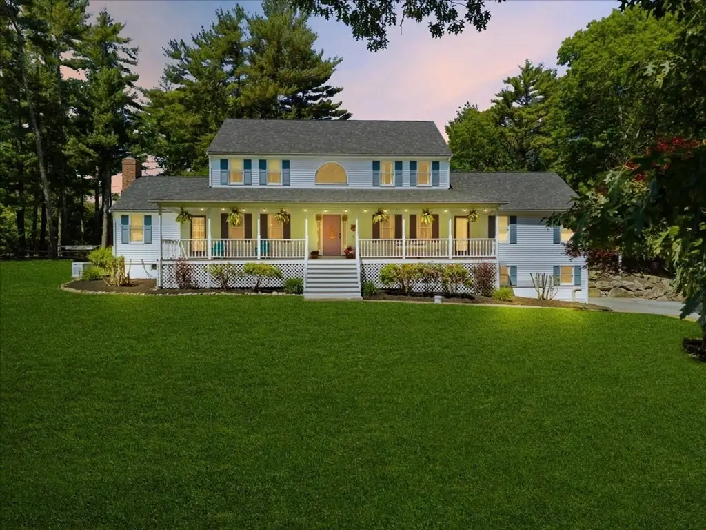 136 Paradise Ln, Rochester, MA 02770 - #1