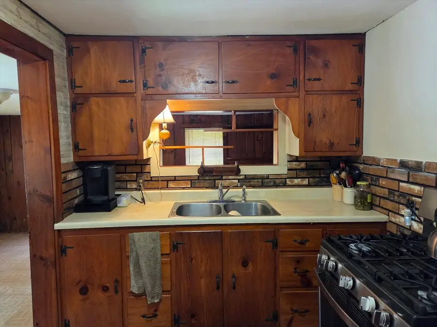 276 Pine St, Leicester, MA 01524 - #3