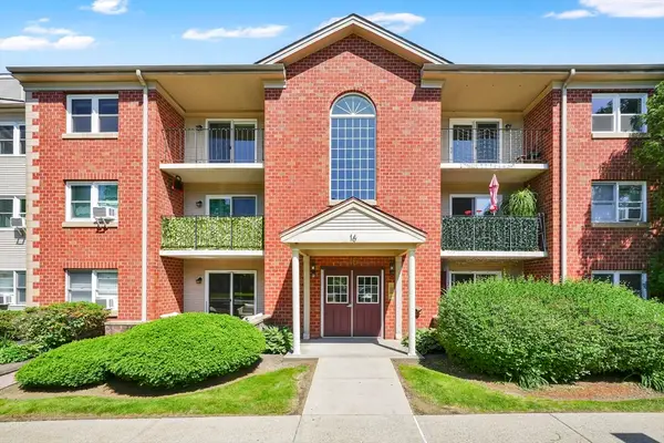 16 Maple Crest Cir #J, Holyoke, MA 01040