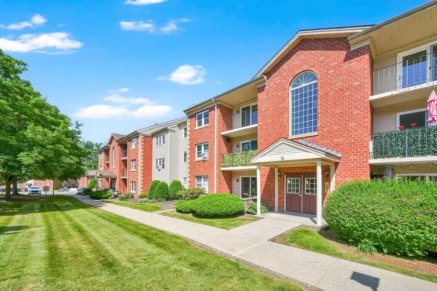 16 Maple Crest Cir #J, Holyoke, MA 01040 - #2