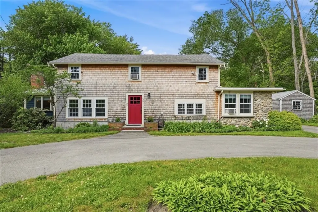 354 High St, Pembroke, MA 02359 - #1