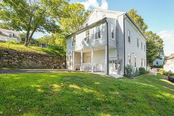 621 Main St, Sturbridge, MA 01566