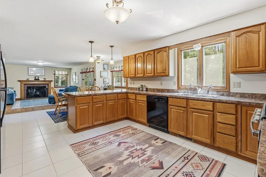 5 Geryk Ct, Southampton, MA 01073 - #3