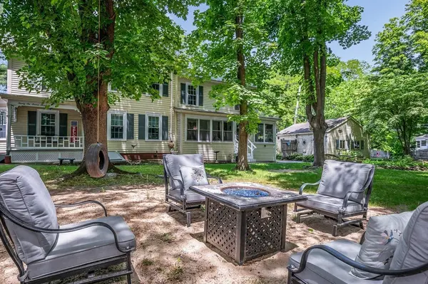 26 Groton St, Pepperell, MA 01463