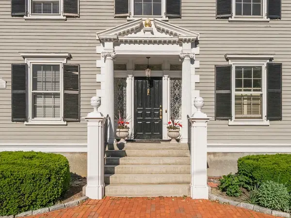 7 Hamilton St #3, Salem, MA 01970