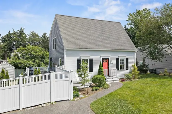 1146 Ferry St, Marshfield, MA 02050